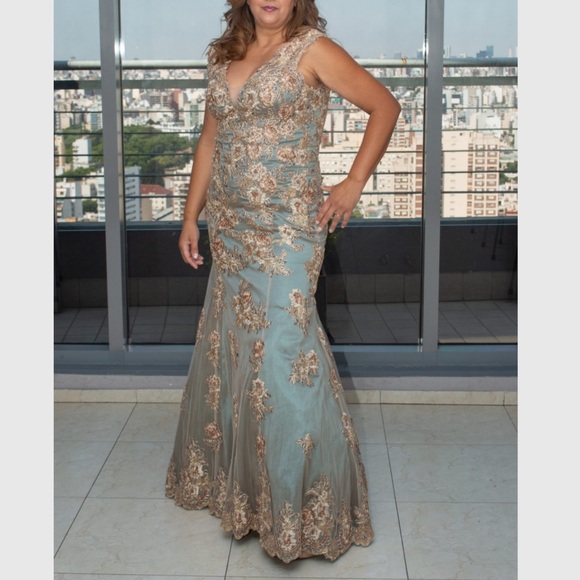 NEW TERANI COUTURE Plus Floral 3d Applique Gown - Picture 1 of 4